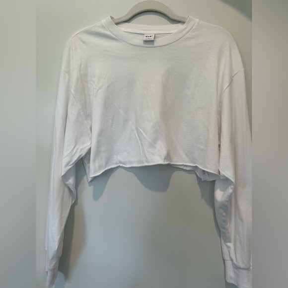 Aritzia Cropped Long Sleeve - Picture 2 of 3